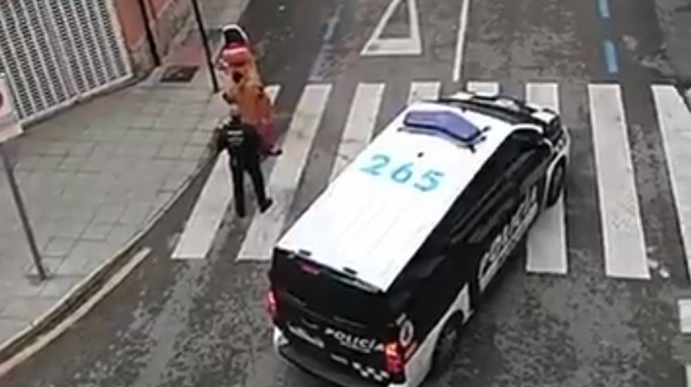 Spanish police apprehend T-Rex breaching quarantine - rte.ie - Spain