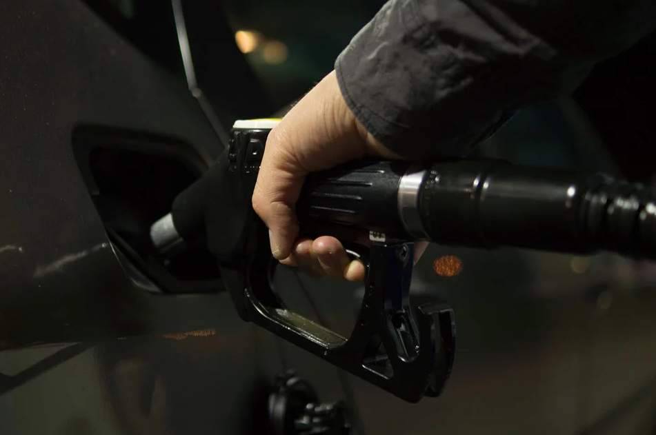 Gas prices could significantly drop below $2 a gallon in Florida - clickorlando.com - state Florida - county Williams