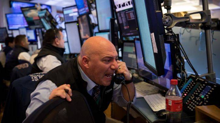 Dow slides 360 points, jeopardizing Trump-era gains - fox29.com - New York