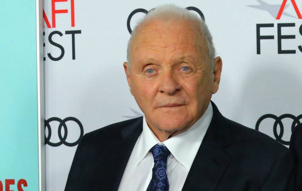 Anthony Hopkins - Anthony Hopkins serenades his cat on piano during self-isolation - nme.com