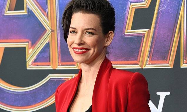 Evangeline Lilly - Avengers star Evangeline Lilly outrages fans after revealing she refuses to self-isolate - dailymail.co.uk
