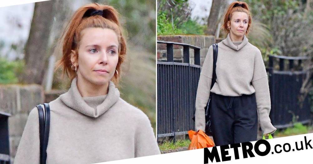 Stacey Dooley - Kevin Clifton - Stacey Dooley stocks up on the essentials as she prepares for self-isolating after Portugal break - metro.co.uk - Britain - city London - Portugal