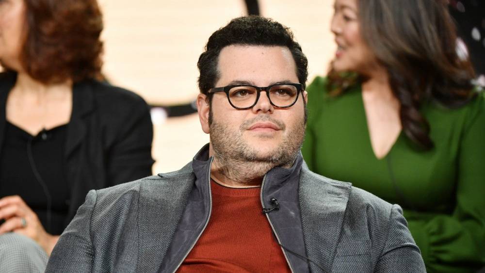 Josh Gad - Josh Gad Shares Video of Himself Crying to Let People Know It's OK to be Emotional - etonline.com