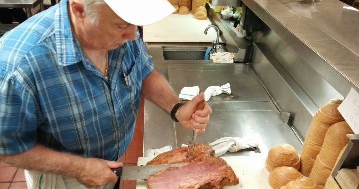 Coronavirus: Quebec restaurants struggle, lay off workers amid COVID-19 pandemic - globalnews.ca