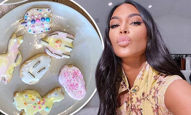 Kim Kardashian - Kim Kardashian keeps her children entertained by decorating cookies with them amid social isolation - dailymail.co.uk