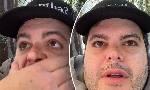 Josh Gad - Josh Gad tears up offering fans a message of hope that 'it's okay to cry' amid coronavirus pandemic - dailymail.co.uk