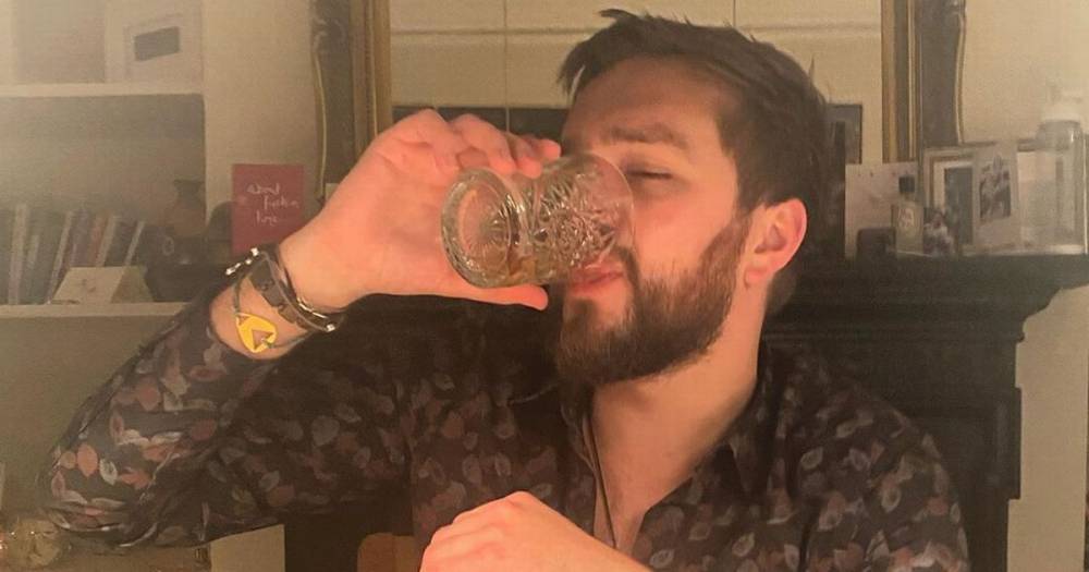 Laura Whitmore - Iain Stirling - Coronavirus: Love Island's Iain Stirling shares his top tip for self-isolation - mirror.co.uk