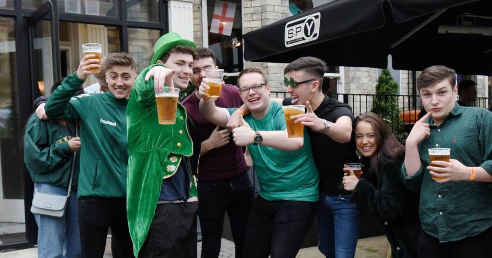 Patrick Vallance - Chris Whitty - Coronavirus: Young people told to ditch pubs as disease can leave them in intensive care - mirror.co.uk - Britain - city London