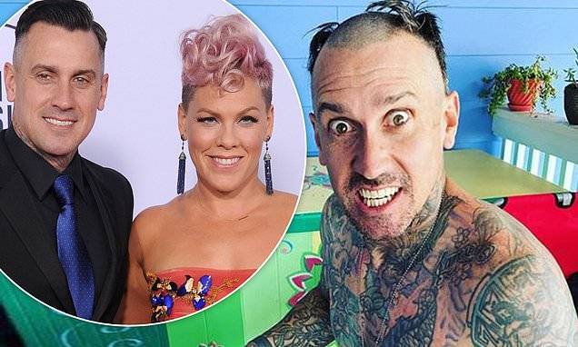 Carey Hart - Pink lets her daughter Willow, 8, wield hair trimmer to give dad Carey Hart a dramatic new 'do - dailymail.co.uk