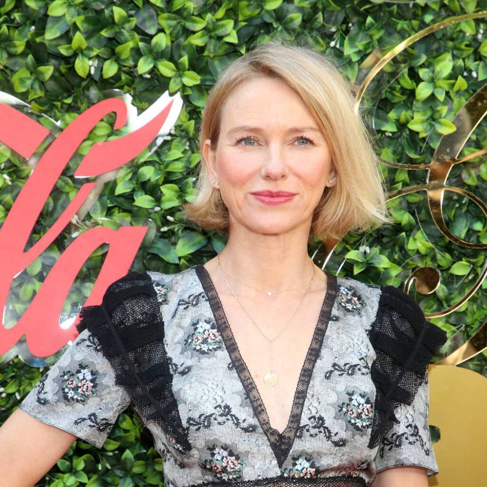 Naomi Watts - Naomi Watts encourages fans to try online exercise classes during coronavirus crisis - peoplemagazine.co.za