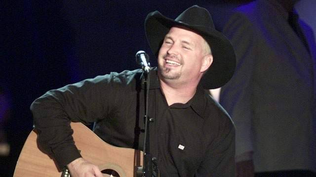 Garth Brooks - Trisha Yearwood - Submit your requests: Garth Brooks to perform acoustic concert on Facebook - clickorlando.com - Usa
