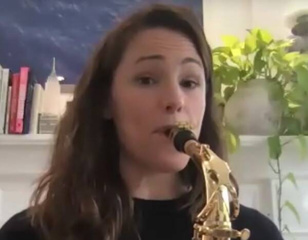 Jimmy Fallon - Watch Jennifer Garner Play Her "Sexy" Saxophone for Duet With Jimmy Fallon - eonline.com