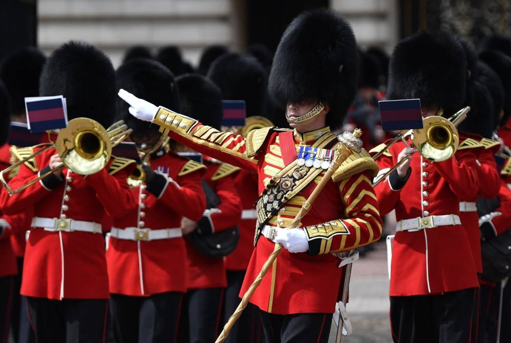 queen Philip - Buckingham Palace Postpones Changing Of The Guard Ceremony Until Further Notice Amid Coronavirus Chaos - etcanada.com