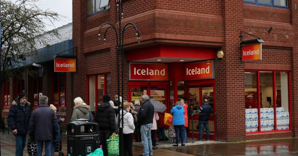 Coronavirus: Police seen 'guarding supermarket delivery to Iceland' - mirror.co.uk - county Worcester - Iceland