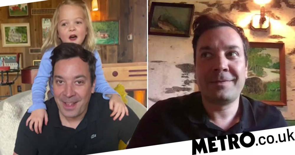 Jimmy Fallon - Jimmy Fallon has trouble recording from home as daughter interrupts Tonight Show Home Edition - metro.co.uk - France