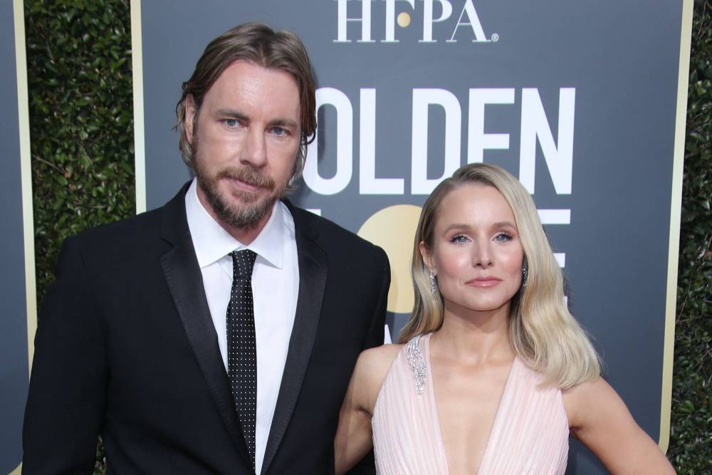Dax Shepard - Kristen Bell And Kids Dance Outside Of Dax Shepard’s Window As He Isolates After Traveling - etcanada.com