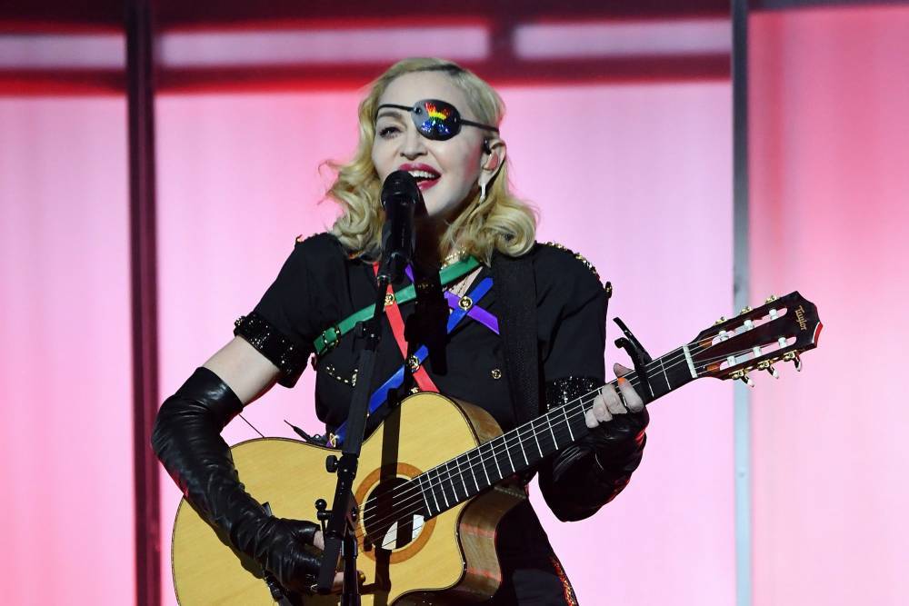 Madonna Sings A Self-Quarantined Version Of ‘Vogue’ Into A Hairbrush During Coronavirus Outbreak - etcanada.com
