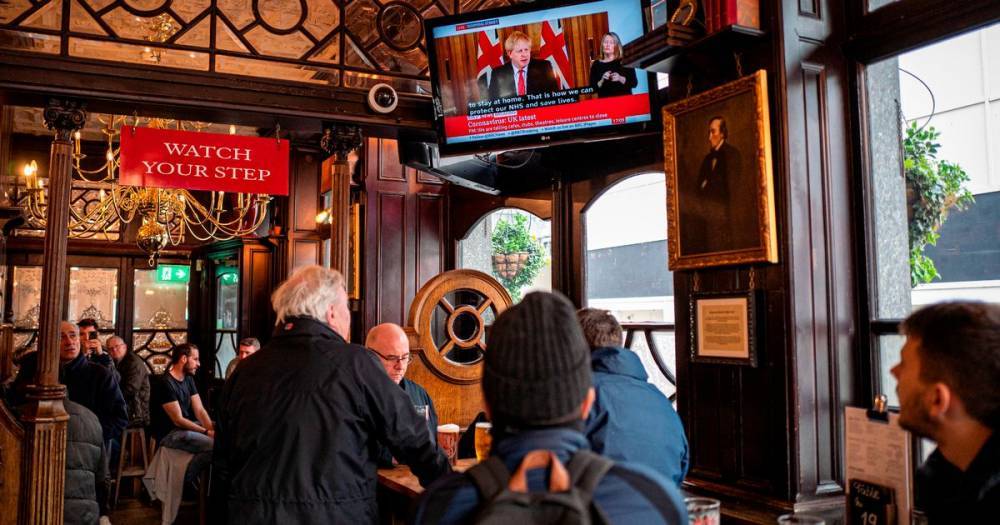 Boris Johnson - Coronavirus: Punters watch Boris Johnson announcing pubs will close – in a bar - dailystar.co.uk - Britain