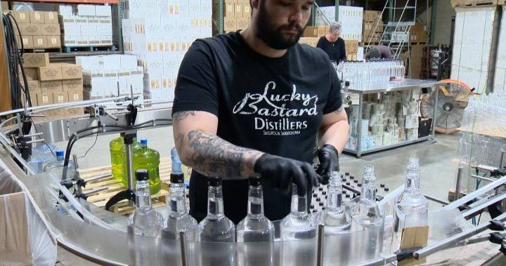 Coronavirus: Saskatchewan distilleries make hand sanitizer instead of booze - globalnews.ca