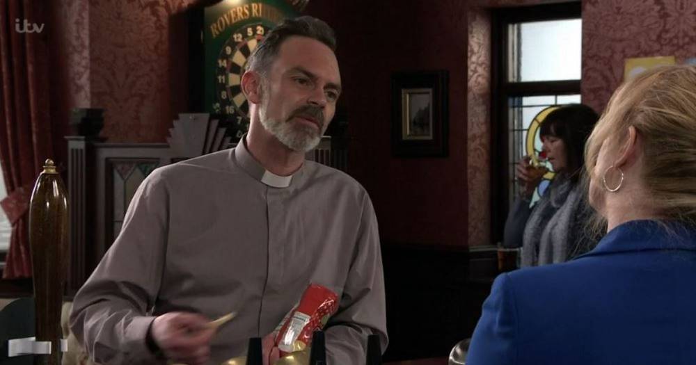 ITV explains Corrie's Rovers Return scenes filmed weeks ago...to stop fans going to the pub - manchestereveningnews.co.uk
