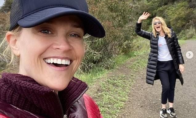 Laura Dern - Reese Witherspoon - Big Little Lies pals Reese Witherspoon and Laura Dern reunite for hike - dailymail.co.uk