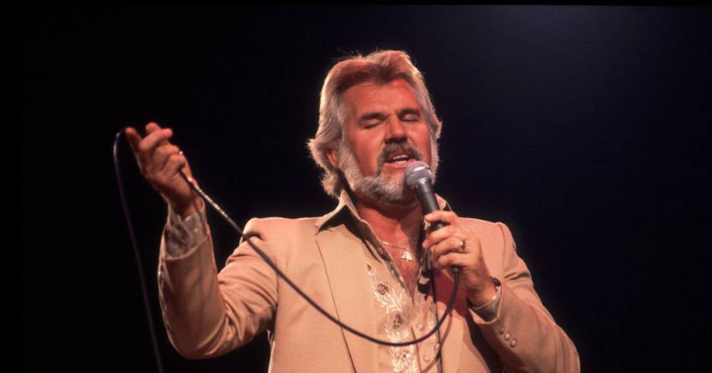 Kenny Rogers - Dolly Parton - How did Kenny Rogers die? Music legend dead aged 81 his family announce - mirror.co.uk