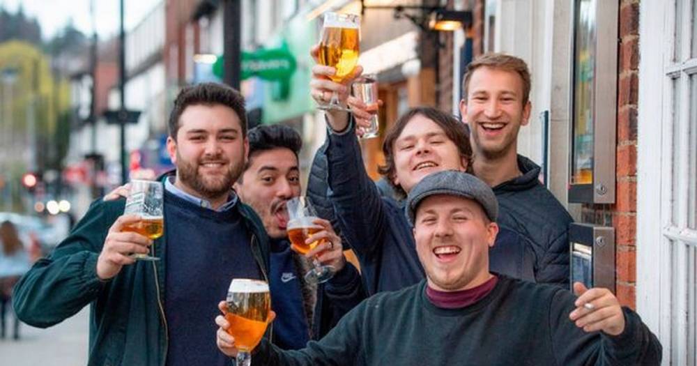 Boris Johnson - Brits defy all expert advice to celebrate 'one last night of freedom' in pubs - manchestereveningnews.co.uk - Britain