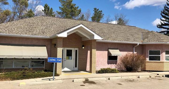 Central Saskatchewan hospital, clinic shuts down after doctor gets COVID-19 - globalnews.ca