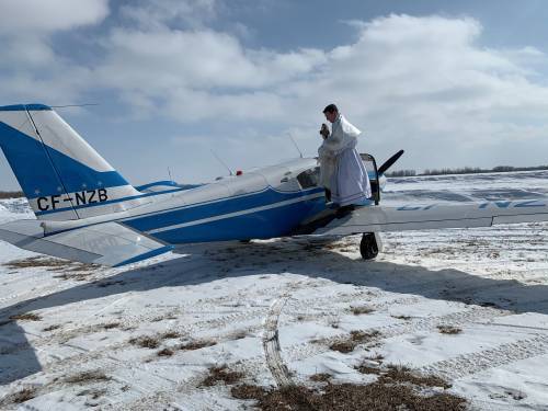 Coronavirus: Saskatoon priest flies high, blesses city from the sky - globalnews.ca