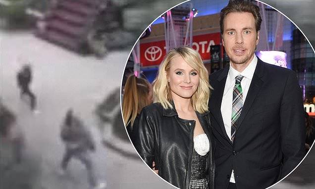 Dax Shepard - Kristen Bell - Kristen Bell and her kids perform dance routine outside Dax Shephard's apartment window - dailymail.co.uk - Los Angeles