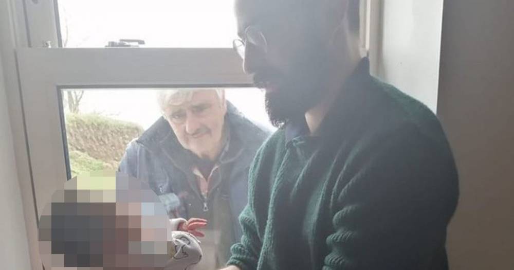 Coronavirus: Grandad meets newborn grandchild for the first time through a glass window - mirror.co.uk - Ireland