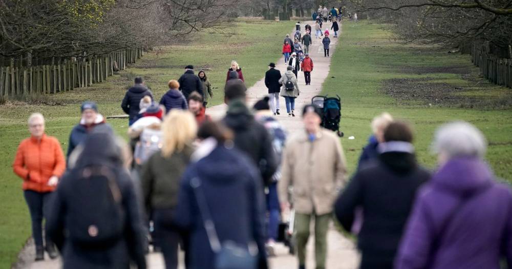 Parks and tourist spots across Greater Manchester - and the north - close as visitors flout coronavirus social distancing advice - manchestereveningnews.co.uk - city Manchester