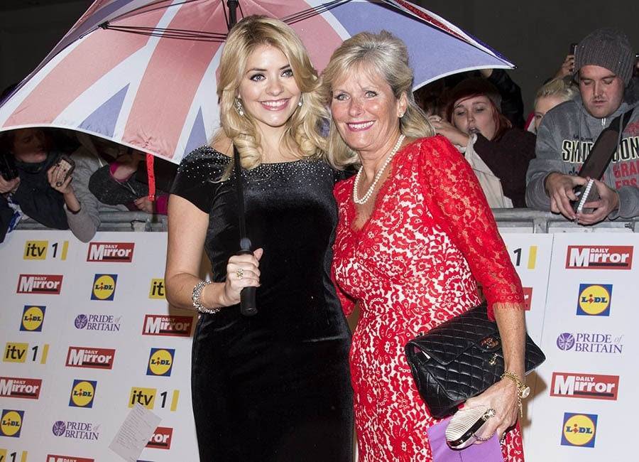 Holly Willoughby - ‘I miss this face!’ Holly Willoughby struggles with ‘different’ Mother’s Day - evoke.ie