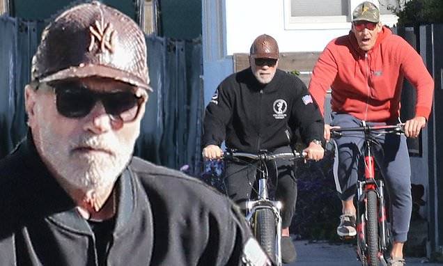 Arnold Schwarzenegger - Arnold Schwarzenegger, 72, enjoys a bike ride with a pal as he takes a break from self-quarantining - dailymail.co.uk - state California - city Venice, state California