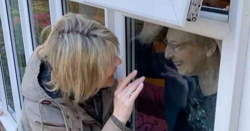 Ruth Langsford - Joan Langsfordа - Coronavirus: Ruth Langsford kisses her mum through window as elderly isolate amid pandemic - mirror.co.uk