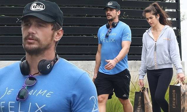 James Franco - Quarantine and chill! James Franco walks home from the grocery store with girlfriend Isabel Pakzad - dailymail.co.uk - Los Angeles