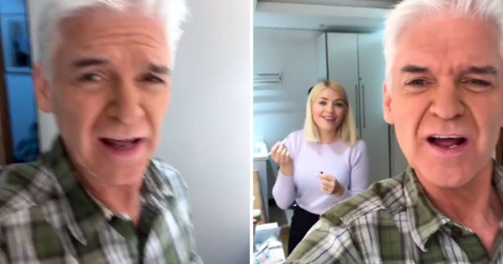 Holly Willoughby - Phillip Schofield - Phillip Schofield reveals he’s done his own makeup for the first time as This Morning airs without glam squad - ok.co.uk
