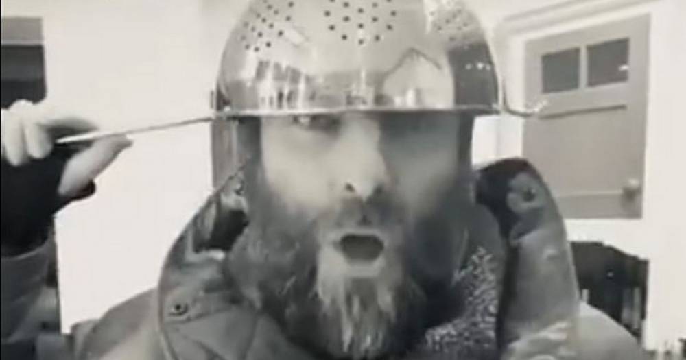 Liam Gallagher - Noel Gallagher - Liam Gallagher wears colander on his head in bizarre self-isolation video - dailystar.co.uk - city Manchester