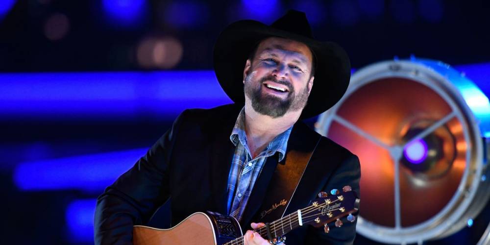 Garth Brooks - Trisha Yearwood - Garth Brooks Is Hosting a Free Concert on Facebook Live and He Wants Your Song Requests - cosmopolitan.com