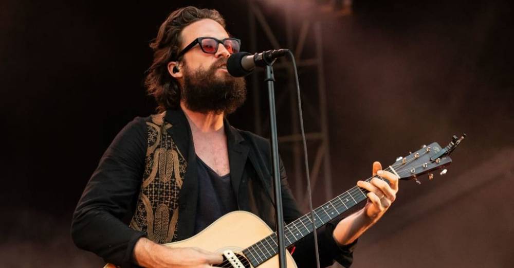 John Misty - Love You - Father John Misty releases live album to benefit MusiCares COVID-19 Fund - thefader.com