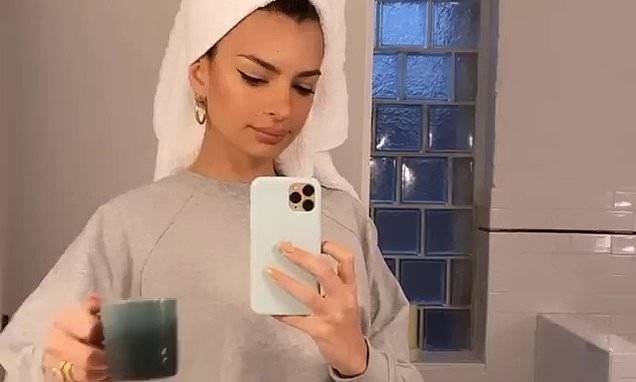 Emily Ratajkowski - Emily Ratajkowski puts her midsection on display while enjoying a cup of coffee at home - dailymail.co.uk