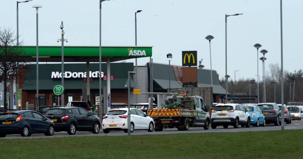 McMadness as panic burger buyers cause huge tailbacks as they queue to get final McDonald's - dailyrecord.co.uk - Britain