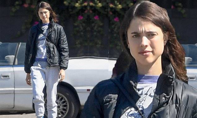 Margaret Qualley - Cara Delevingne - Ashley Benson - Margaret Qualley practices social distancing from quarantine crew while out solo in LA - dailymail.co.uk - Los Angeles - city Los Angeles