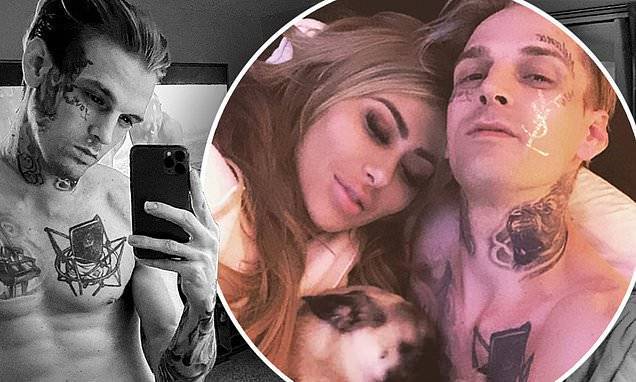 Aaron Carter - Melanie Martin - Aaron Carter flaunts his abs as he self-quarantines with girlfriend Melanie Martin after face tattoo - dailymail.co.uk