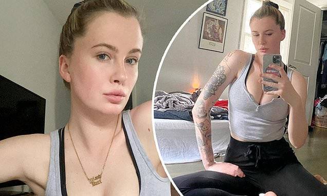Alec Baldwin - Kim Basinger - Ireland Baldwin posts busty selfies pretending to be '20 year old art student with a flat chest' - dailymail.co.uk - Ireland