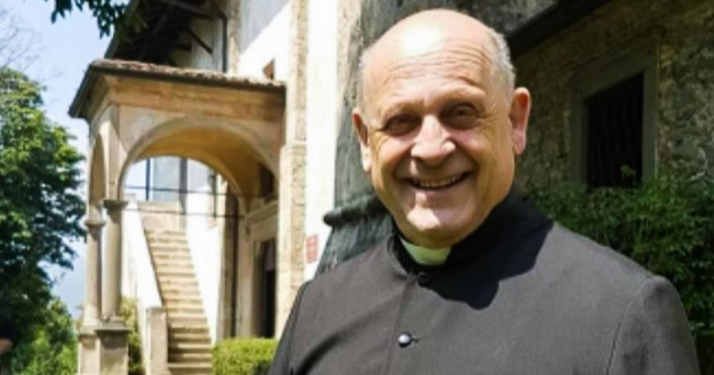 Hero priest dies of coronavirus after giving up respirator to younger patient - dailystar.co.uk - Italy