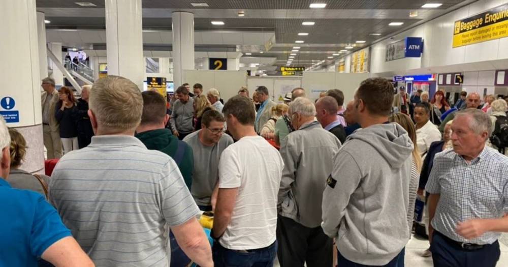 Shocking images of Manchester Airport terminal packed with passengers waiting for luggage during coronavirus lockdown - manchestereveningnews.co.uk - Britain - city Manchester - Barbados