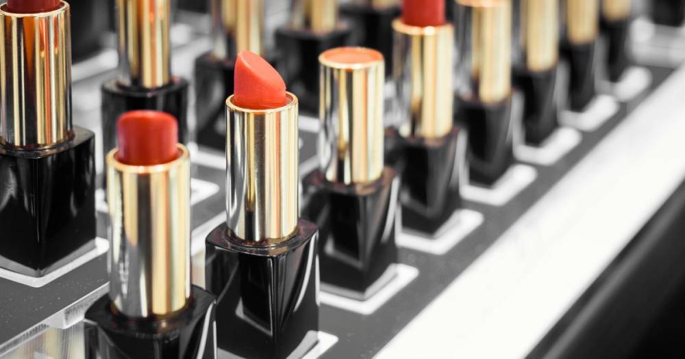 Coronavirus: Pharmacies told to 'bin lipstick testers' to stop killer bug spreading - mirror.co.uk - Britain