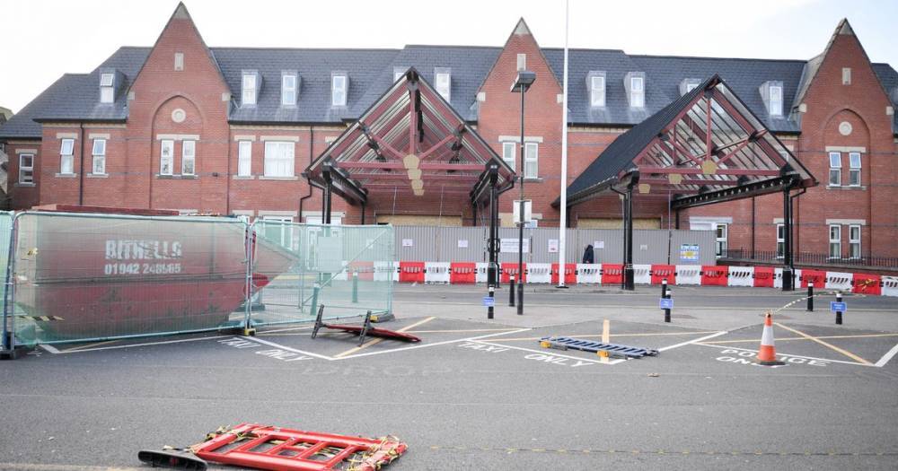 Boris Johnson - Work begins on a new temporary emergency ward for Covid-19 patients at Wigan Infirmary - manchestereveningnews.co.uk - Britain