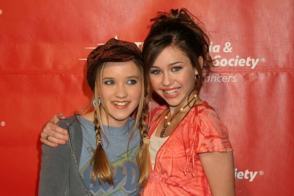 Emily Osment - Hannah Montana - Miley Cyrus and Hannah Montana co-star Emily Osment have ‘virtual ‘reunion of the decade’ - hollywood.com - state Montana